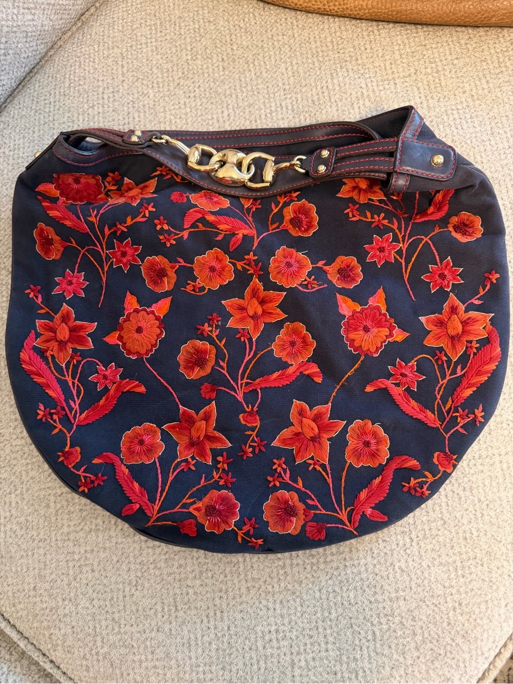 Gucci Navy Blue/Red Floral Embroidered Canvas And Leather Wave Hobo - Picture 3 of 7